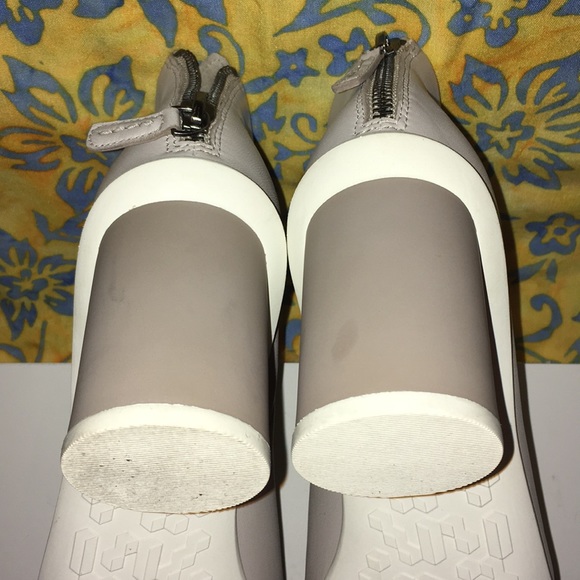 CLARKS OPEN TOE BOOTIE - Picture 10 of 11